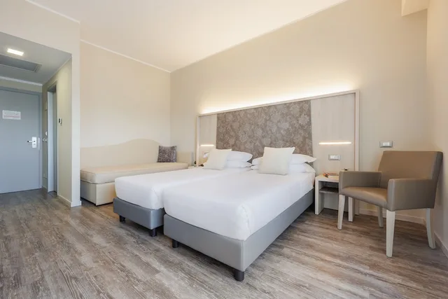 Standard, Murphy Bed, Queen Bed, Sofa، JR Hotels Gate 7 Bologna 3/4