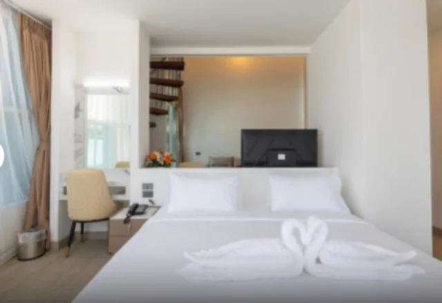 جناح عائلي سوبيريور بسريرين منفصلين بشرفة بغرفتين، Airbus Hotel at Phawana Station 1/4
