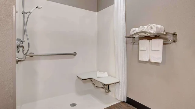 غرفة قياسية بسرير كوين لذوي الإعاقة، Studio 6 Extended Stay - Austin, TX - Midtown 8/10