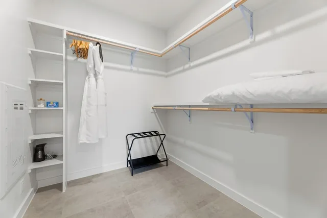 جناح سوبيريور بسرير كينج بشرفة بغرفة نوم واحدة مع أريكة، The Code Hotel 3/10
