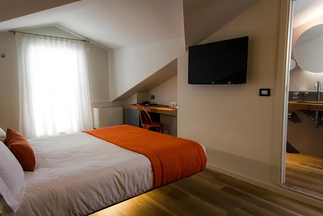 جناح بشرفة، Hotel Dory 2/6