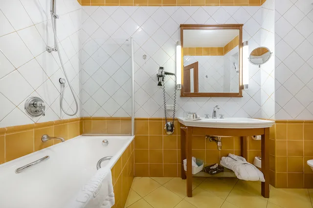 جناح جونيور بسرير كوين، Grotthuss Hotel 3/4