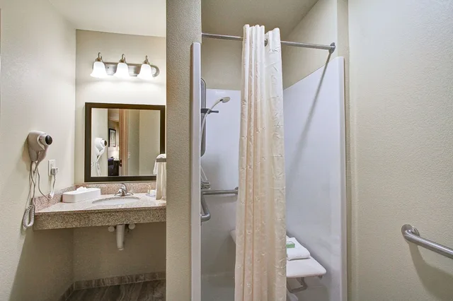 غرفة بسريرين كوين لذوي الإعاقة، Cobblestone Hotel & Suites - Pulaski 10/12