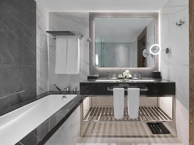 غرفة بسرير كينج بإطلالة على الحديقة، Fairmont Hotel Dubai 5/5
