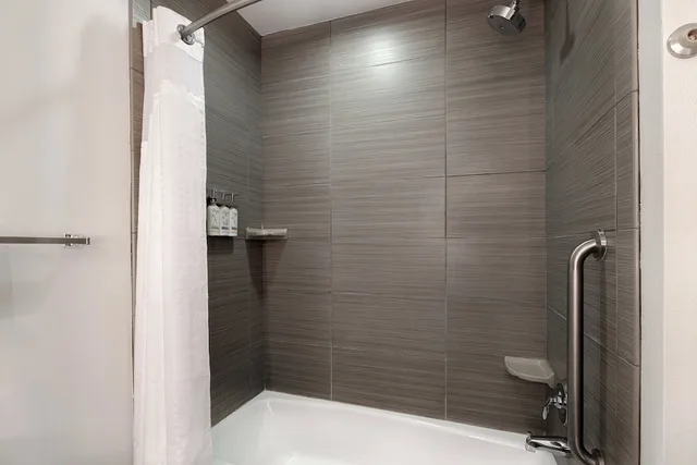 غرفة قياسية بسريرين مزدوجين لذوي الإعاقة، Holiday Inn Express Hotel And Suites Kansas City Ku Medical Center 7/7