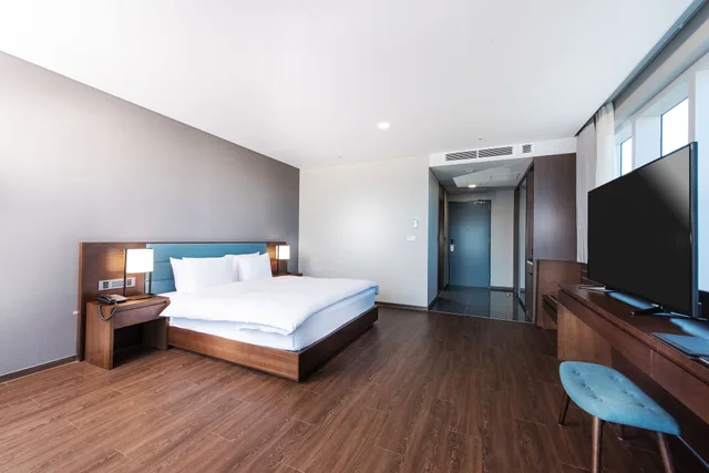 غرفة ديلوكس بسرير كوين بإطلالة جزئية على البحر، Hotel Tops 10 6/10