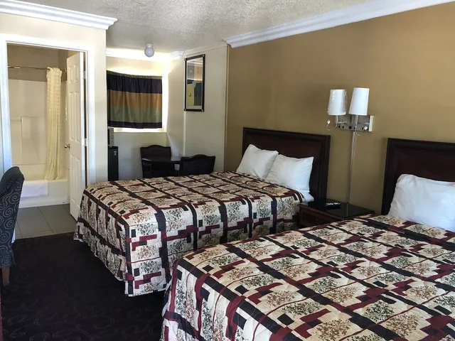 استوديو ديلوكس بسريرين مزدوجين، Lamplighter Motel 2/9