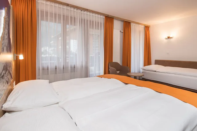 Alpine, Standard, Triple, 1 Double and 1 Single Bed، Hotel Tascherhof 1/2