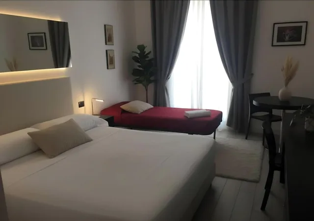 غرفة كلاسيكية ثلاثية بسرير كينج وسرير فردي بغرفة نوم واحدة، Blue Shades Aparthotel 2/8
