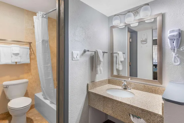 جناح لذوي الإعاقة، Econo Lodge Inn & Suites Socorro NM 1/2
