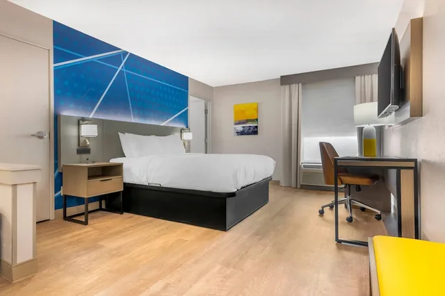 Suite, King and Queen Bed, Comfort Inn & Suites Saint Louis Lafayette Square 3/5