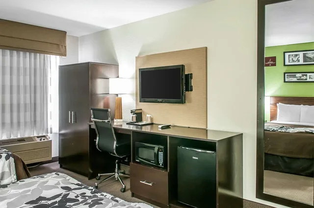 غرفة بسريرين مزدوجين، Rodeway Inn Airport Albuquerque, NM 2/2