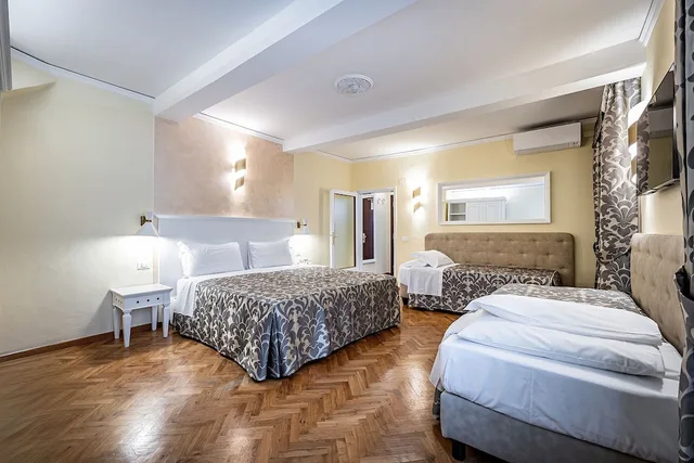 Room, Quadruple, Queen and Twin Beds, Hotel Alessandra 3/10