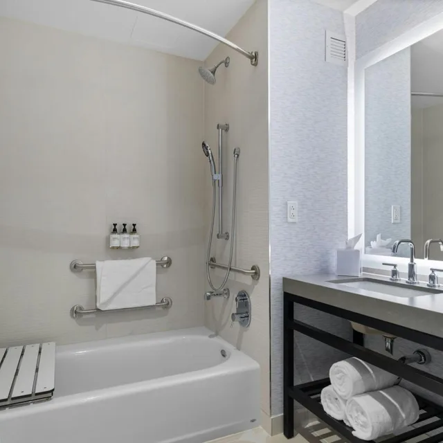 Room, King Bed, Bay View, Sofa, Accessible, Gaylord Pacific Resort & Convention Center 8/9