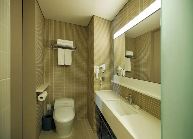 East Twin Bath، La Casa Hotel Seoul 6/9
