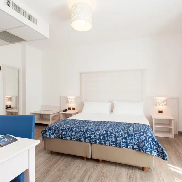 Comfort, Double or Twin Bed, Side Sea View، REGENTS HOTEL JESOLO 5/6