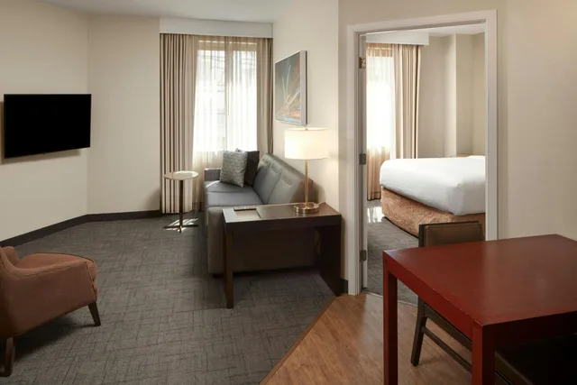 جناح بغرفتي نوم بحوض استحمام لذوي الإعاقة، Residence Inn by Marriott Arlington Courthouse 5/7