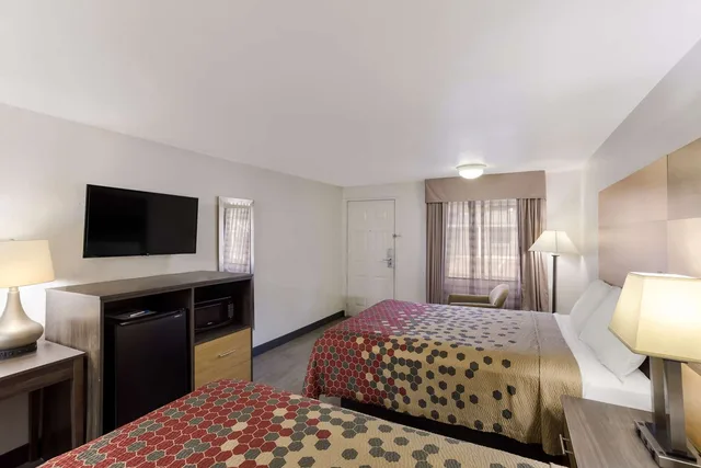 2 Queen Beds - Non-Smoking, Micfridge، Motel6 Cross Lanes, WV–Goff Mountain Rd 4/5