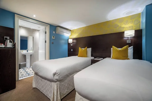 غرفة أساسية ثلاثية بسرير كينج وسرير فردي وثلاثة أسرّة بغرفة نوم واحدة، Hotel Shepherds Bush London 2/7