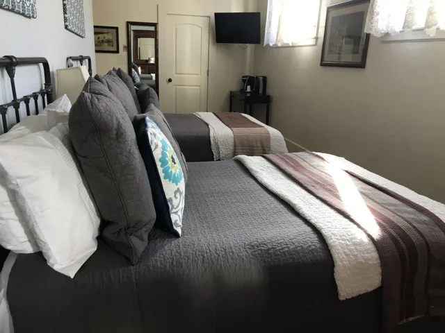 غرفة أساسية بسريرين مزدوجين، Hotel Sutter 2/3