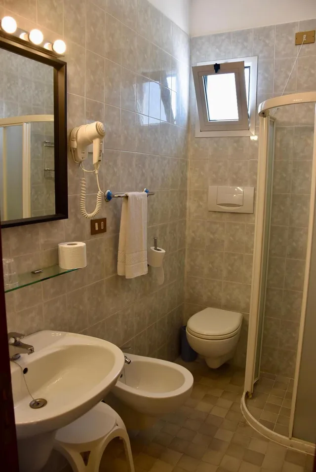 غرفة ثلاثية، HOTEL PORTOFINO 9/10
