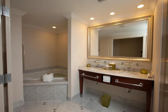 جناح ديلوكس بسرير كينج، Town & Country Inn and Suites 5/5