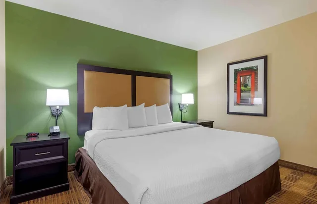 Deluxe, Studio, King Bed, Sofa, Extended Stay America Select Suites Atlanta Buckhead 2/5