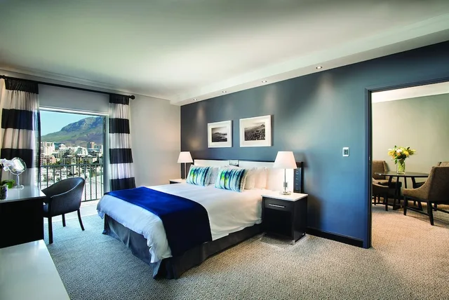 Junior Suite, Studio, King Bed, The Commodore Hotel 4/8