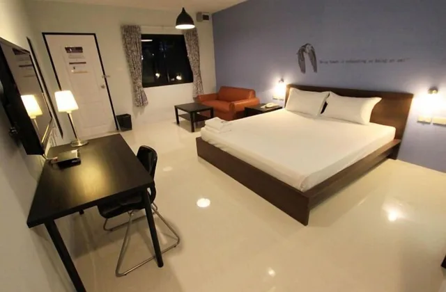 غرفة قياسية بسرير كينج بشرفة، Eazy Motel B.A.N.G.N.A 4/7