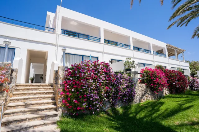 جناح، Vrachia Hotel 1/1