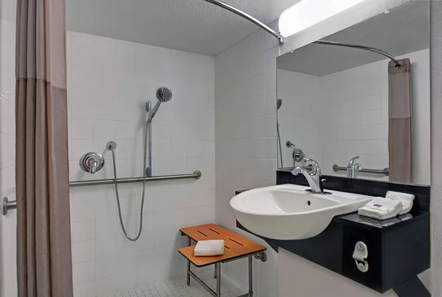 غرفة قياسية بسرير مزدوج لذوي الإعاقة، Motel6 Cutler Bay, FL - Miami 7/9
