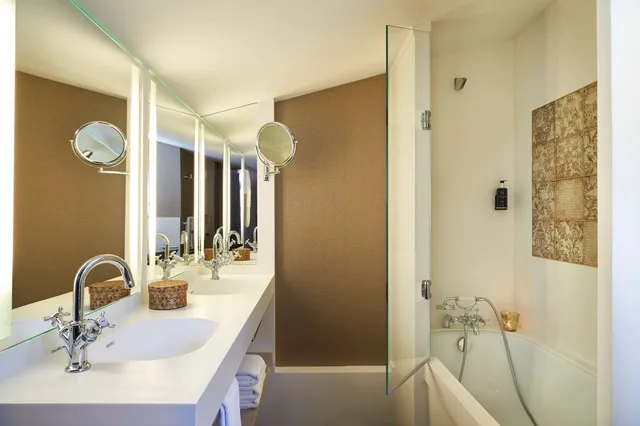 غرفة ديلوكس بسريرين منفصلين، Best Western Premier Hotel Bayonne Etche Ona-borde 8/9