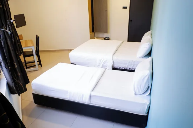 غرفة ثلاثية بسرير كوين وسرير فردي، SMART HOTEL REKO SENTRAL KAJANG 4/7