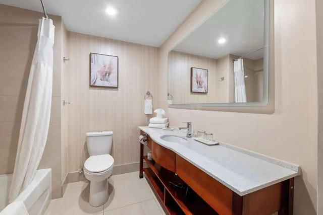 غرفة قياسية بسرير كوين، Hotel Montreal Metropolitan, an Ascend Collection Hotel 6/8