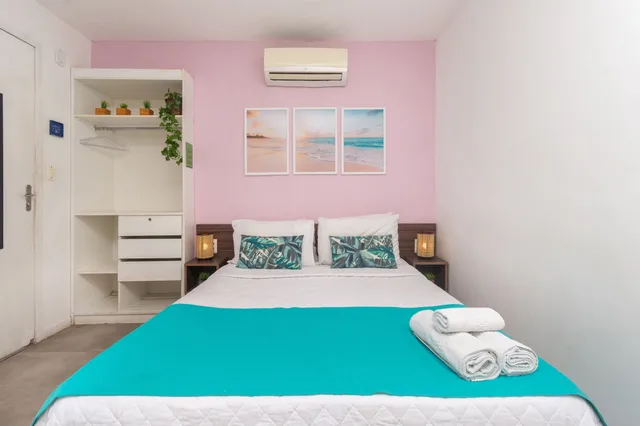 غرفة قياسية ثلاثية بسرير مزدوج مع أريكة، Bamboo Rio Hostel 2/6