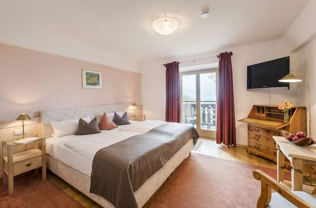 Classic, King Bed, Lake View, Exclusive Hotel Der Westerhof 1/3