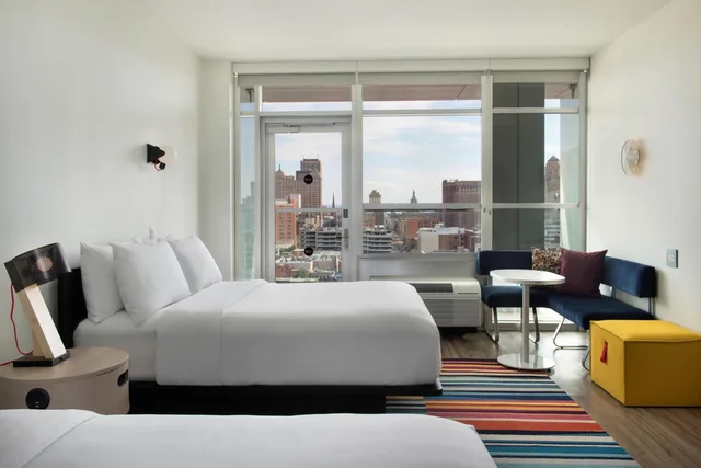 Aloft, Guest Room, 2 Double Beds, Balcony، Aloft Buffalo Downtown 2/3