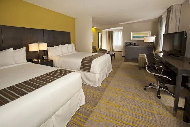 جناح سوبيريور بسريرين كوين مع أريكة، Comfort Suites Miami Airport North 1/10