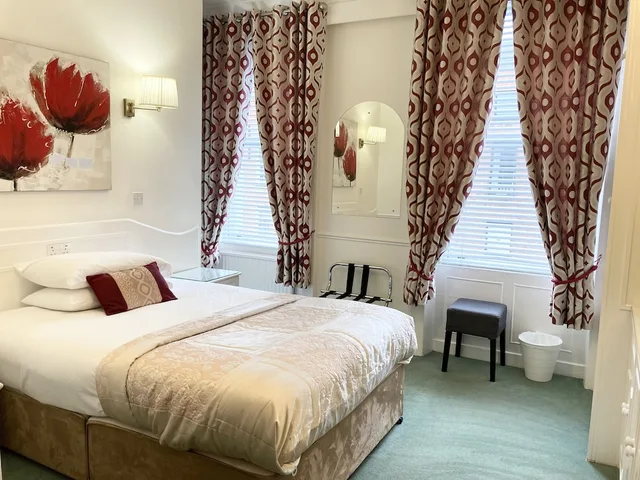 غرفة بسريرين منفصلين، Dergvale Hotel 1/10