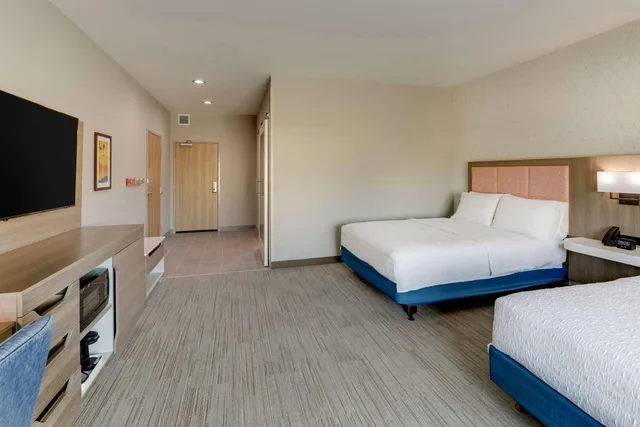 غرفة بسريرين كوين بحوض استحمام لذوي الإعاقة، Hampton Inn & Suites Weatherford 3/9