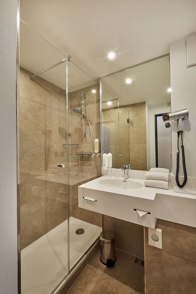 Superior, Twin Beds, H Hotel Koln Bruhl 9/10