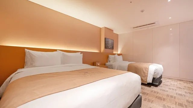 Signature, Forest, Suite, 2 King Beds, Single Bed، Naksan Beach Hotel 2/6