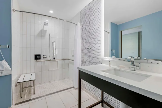 غرفة بسريرين كوين لذوي الإعاقة، Cambria Hotel Austin Downtown 4/5