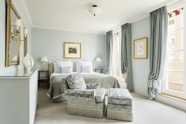 Azur, Suite, King Bed، Le Bristol Paris 1/4