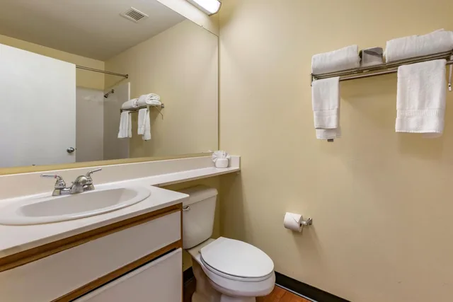 استوديو بسريرين مزدوجين، Suburban Studios Albuquerque Uptown 4/4