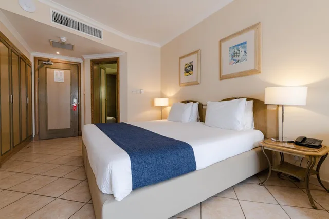 جناح جونيور بشرفة مع أريكة، Maritim Antonine Hotel and Spa Malta 4/10