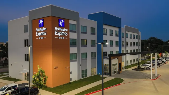 Holiday Inn Express & Suites Tyler South - University Area by IHG، تايلر 3/50