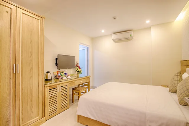 Room, Queen Bed, No Window, Sea Castle Hotel 4/6