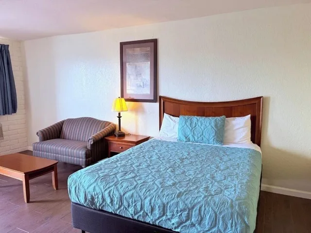 غرفة بسرير كوين لغير المدخنين، Champions Inn Del Rio Near Lake 8/10
