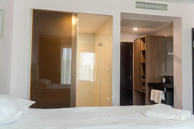 غرفة بسرير مزدوج أو سريرين منفصلين مع سرير إضافي، Amiral Hotel 7/10